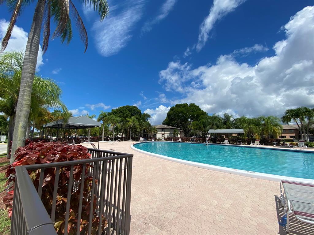 BELFORT I CONDO \ Kings Point - Residential