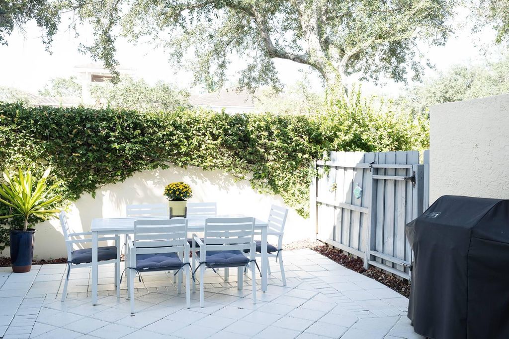 Photo of 521 Commons Drive, Palm Beach Gardens, FL 33418 (MLS # R10946195)