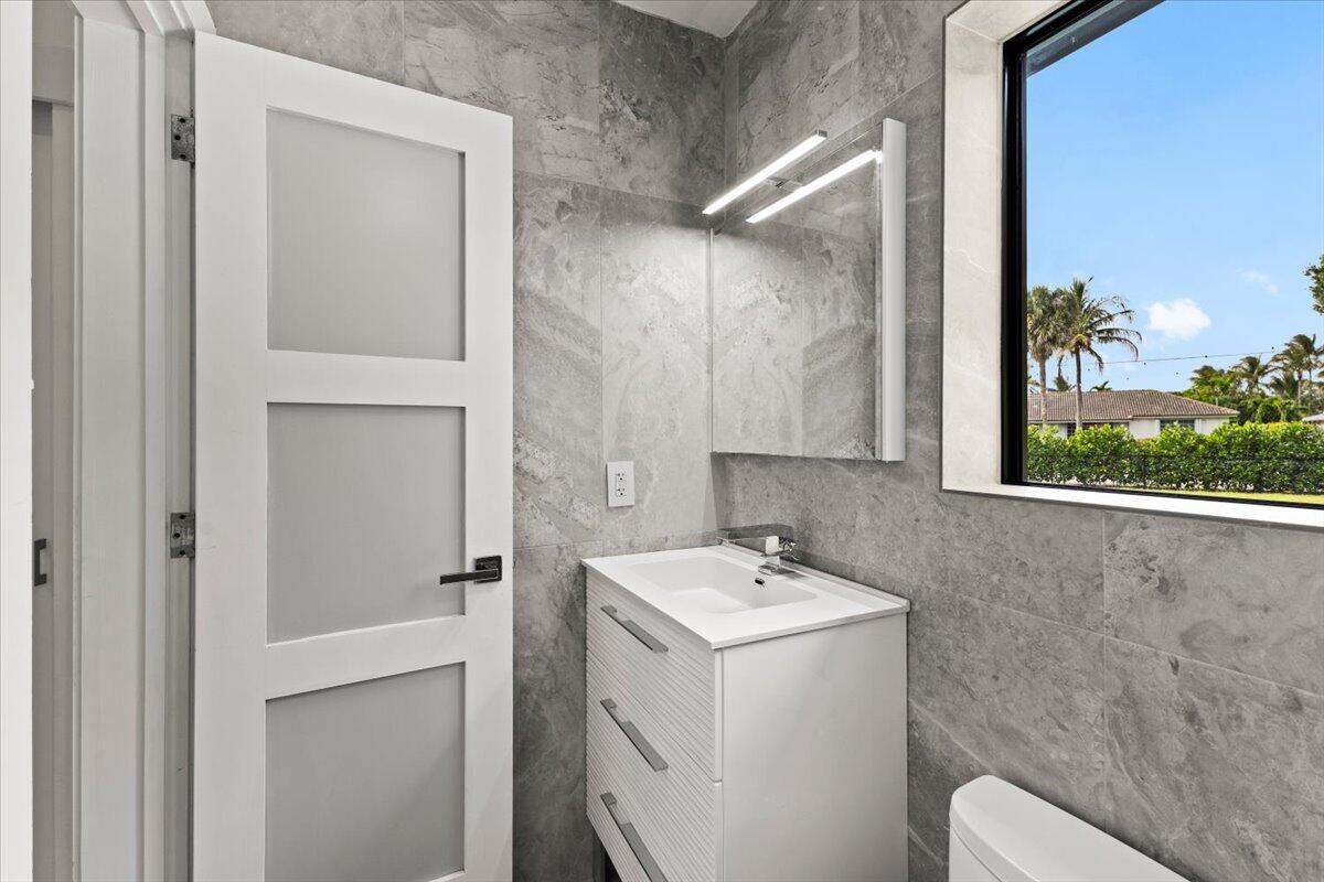 LAKE FLORESTA PARK - Residential