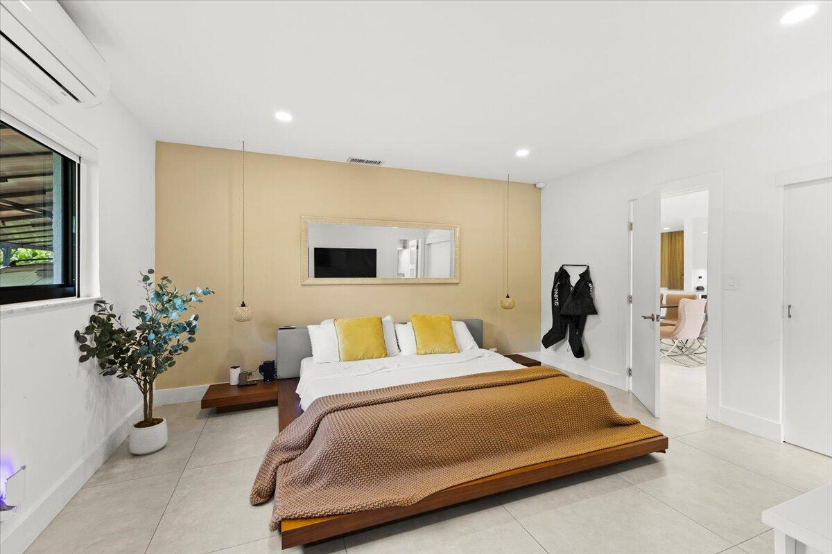 LAKE FLORESTA PARK - Residential