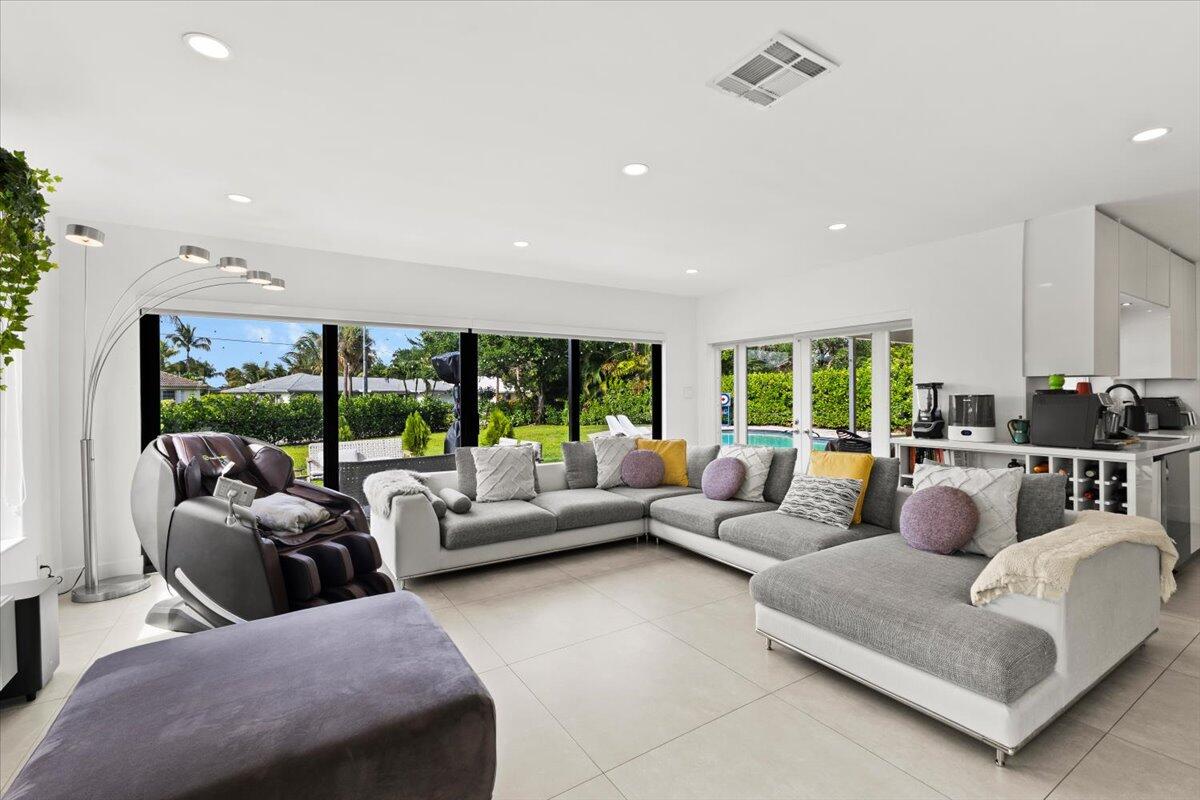 LAKE FLORESTA PARK - Residential