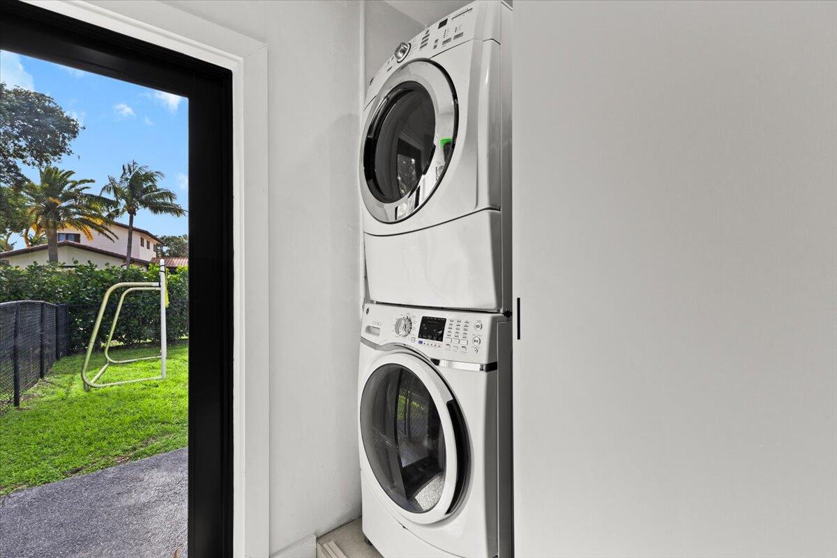 LAKE FLORESTA PARK - Residential