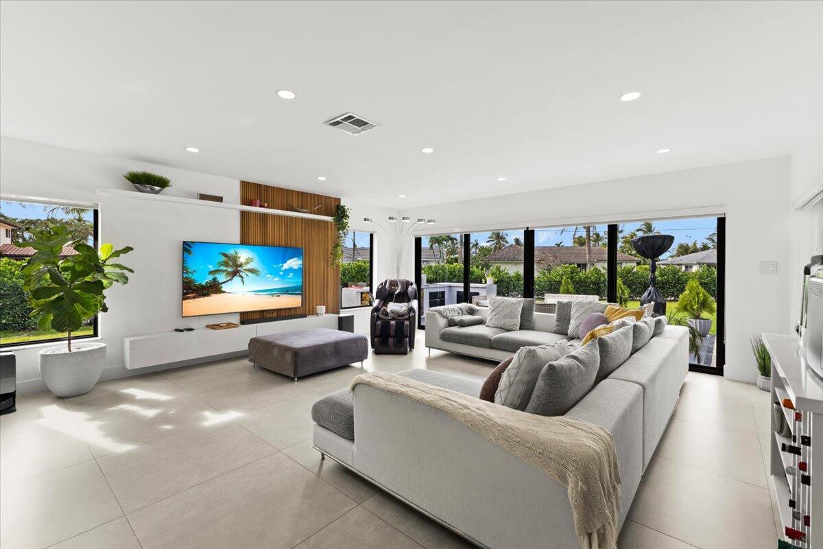 LAKE FLORESTA PARK - Residential