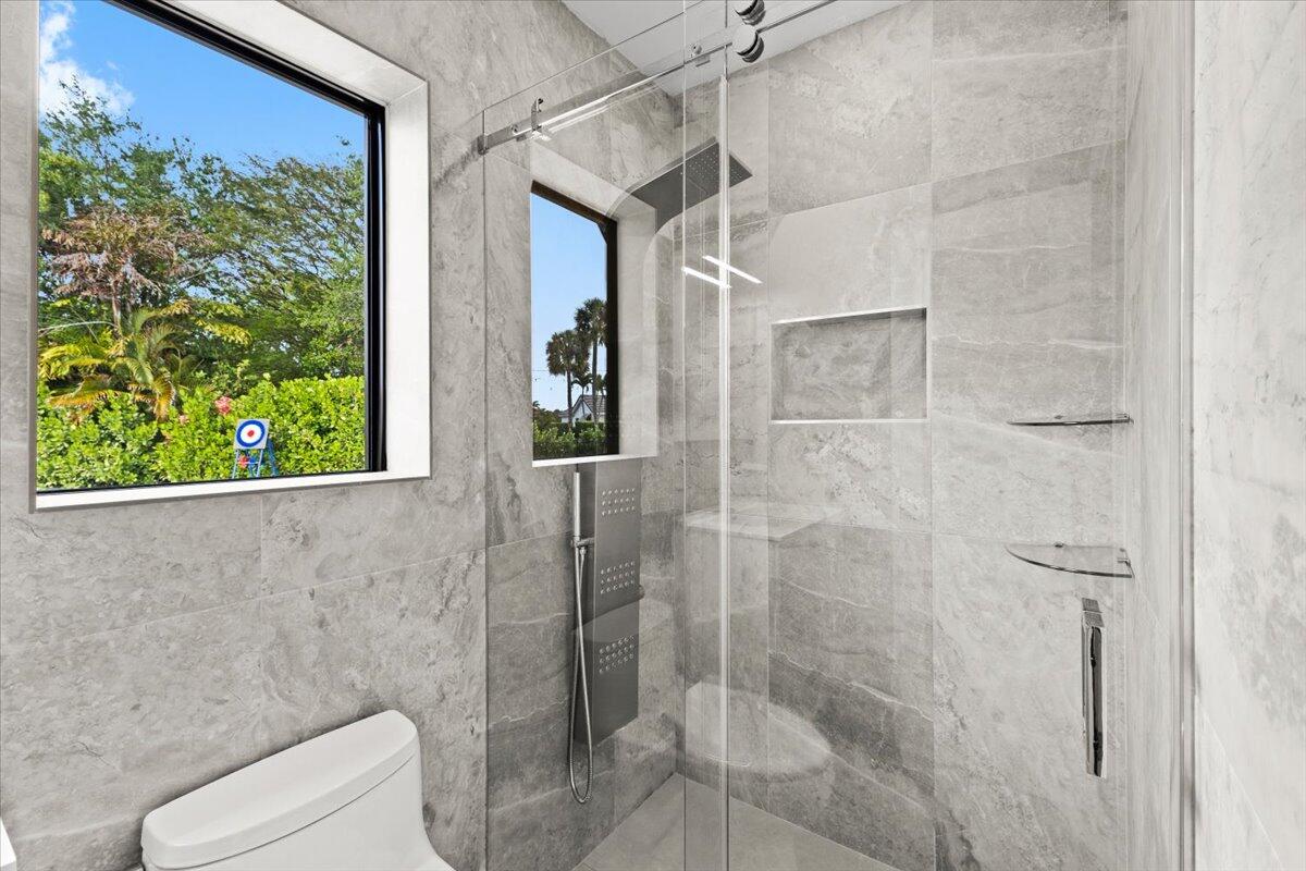 LAKE FLORESTA PARK - Residential