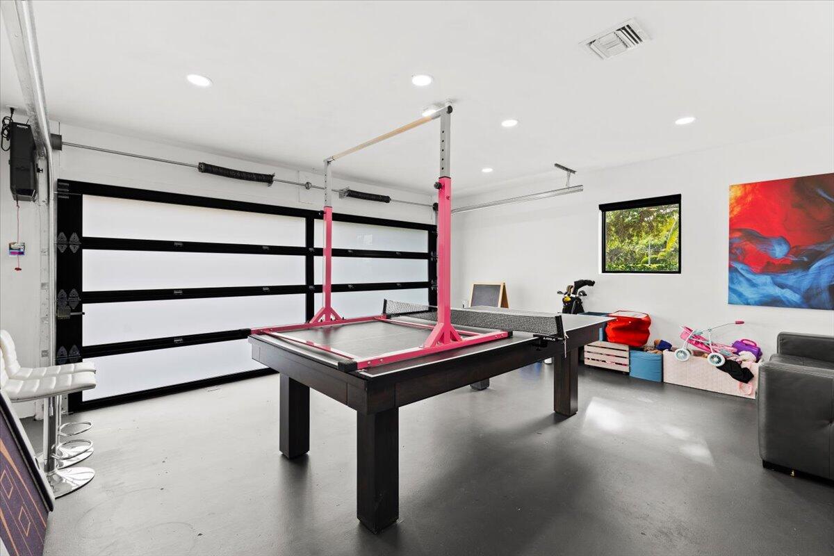 LAKE FLORESTA PARK - Residential