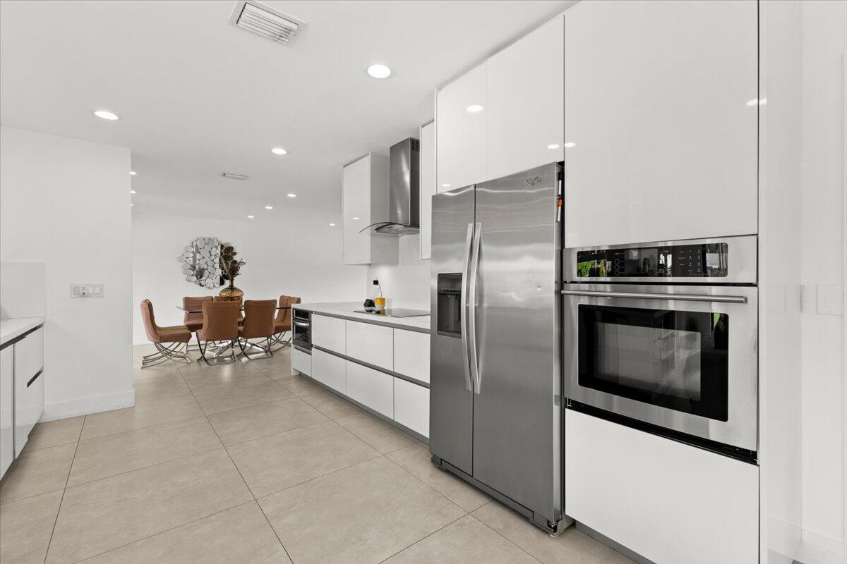 LAKE FLORESTA PARK - Residential