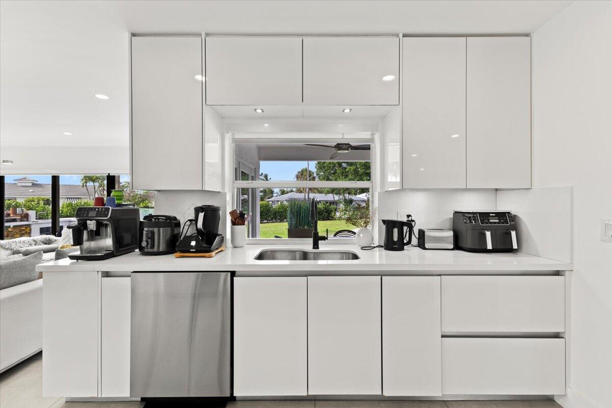 LAKE FLORESTA PARK - Residential