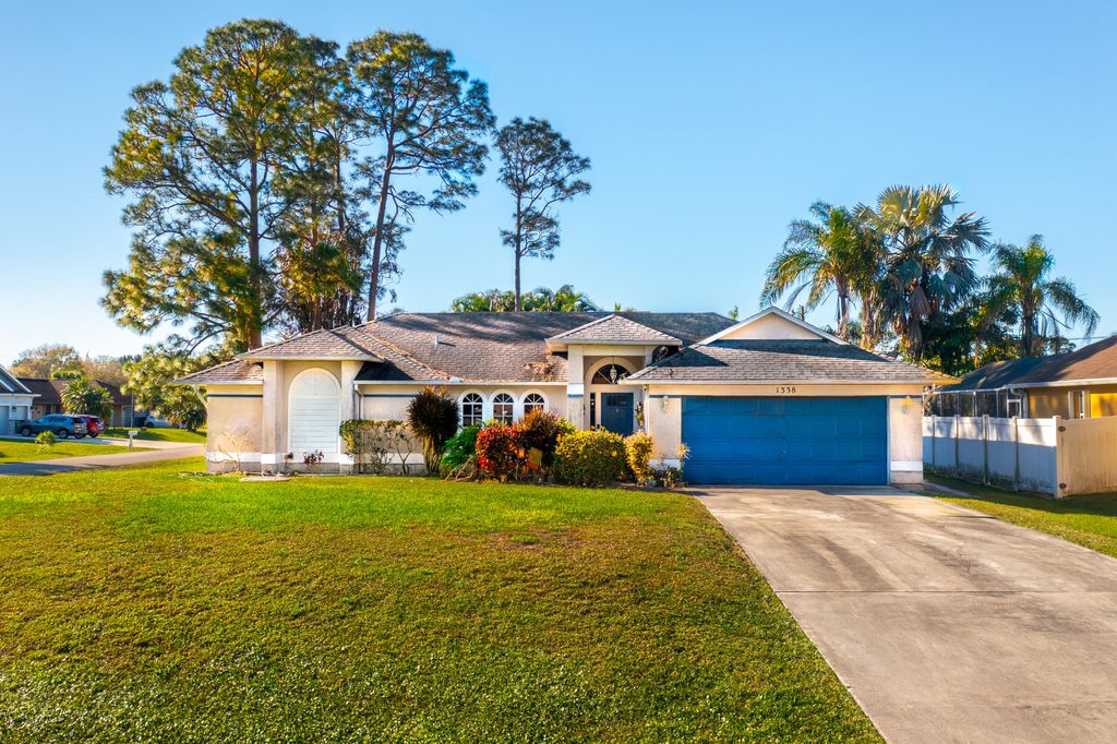 Photo of 1338 SW Prairie Circle, Port Saint Lucie, FL 34953 (MLS # R10952448)