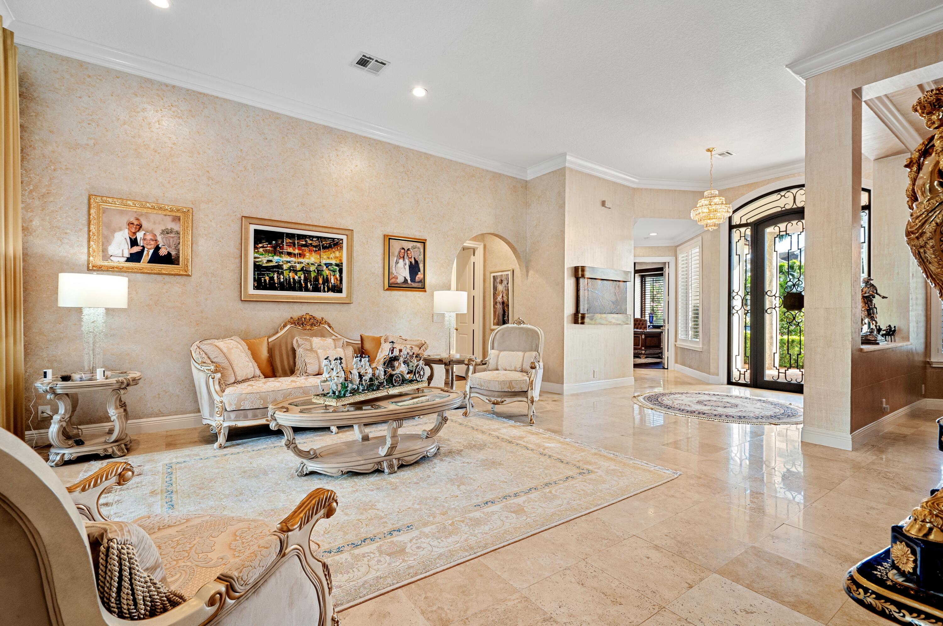 ROYAL PALM YACHT & COUNTRY CLUB - Residential