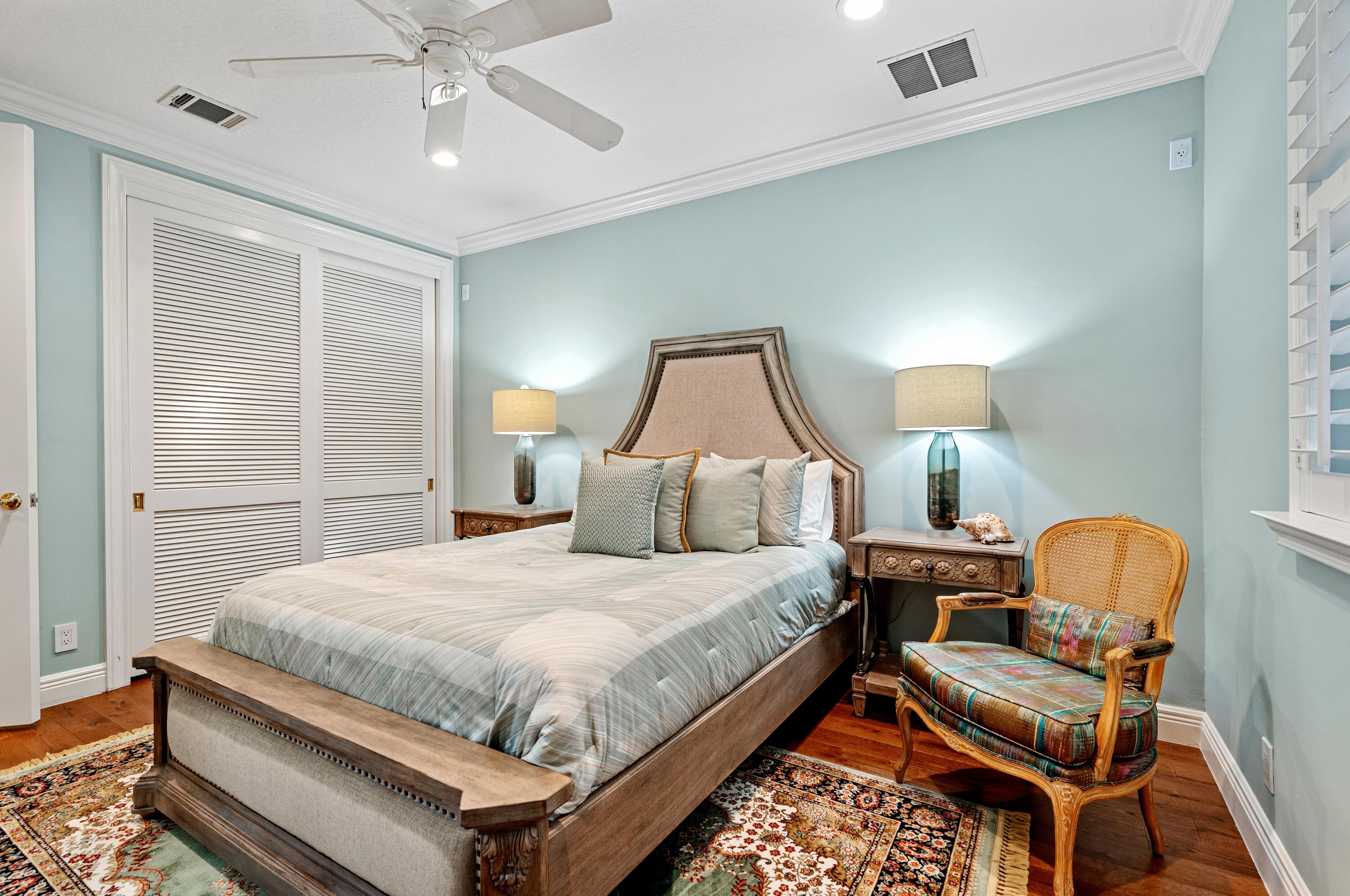 ROYAL PALM YACHT & COUNTRY CLUB - Residential