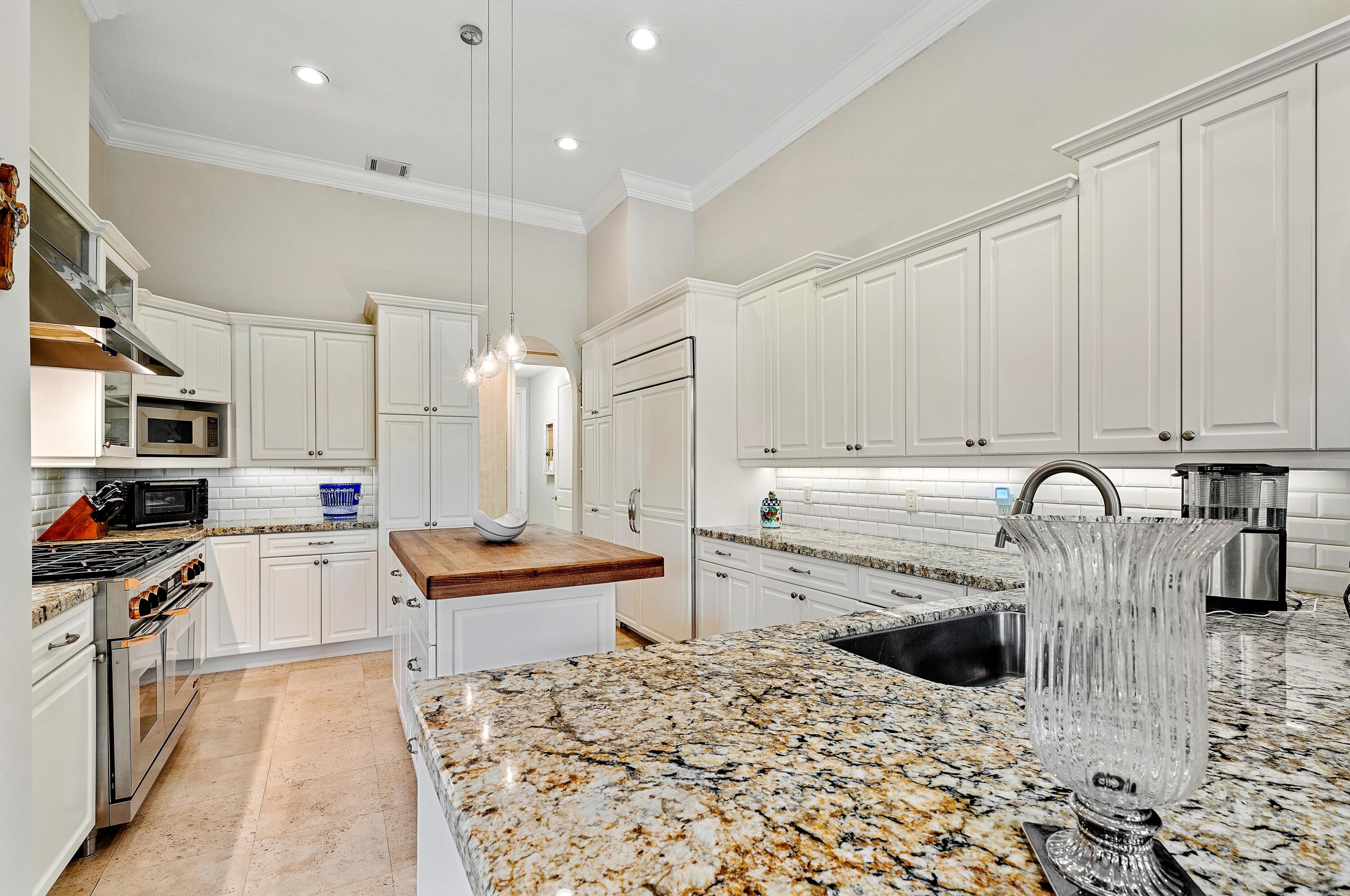 ROYAL PALM YACHT & COUNTRY CLUB - Residential