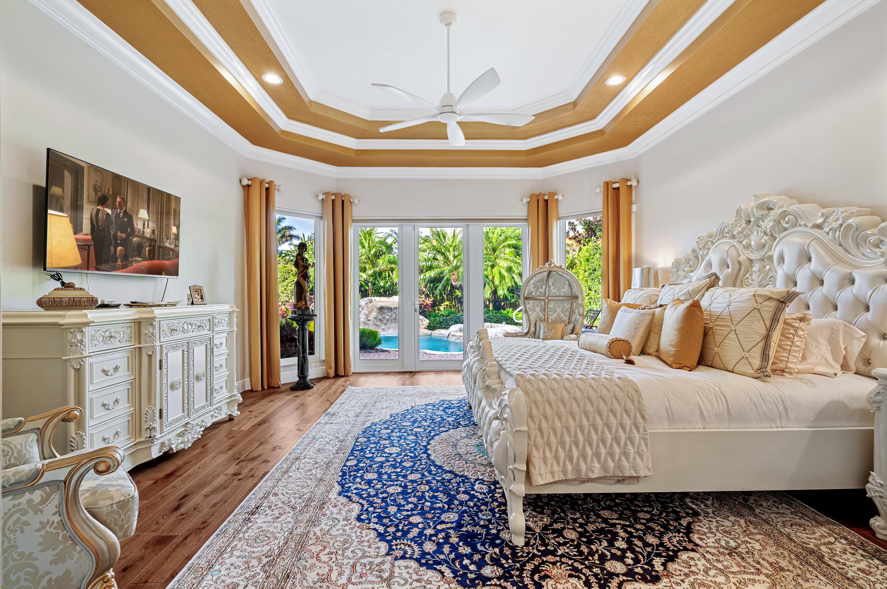 ROYAL PALM YACHT & COUNTRY CLUB - Residential