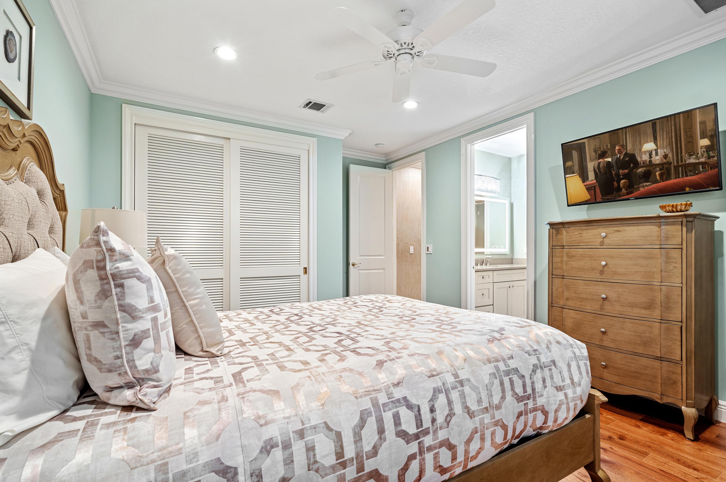 ROYAL PALM YACHT & COUNTRY CLUB - Residential