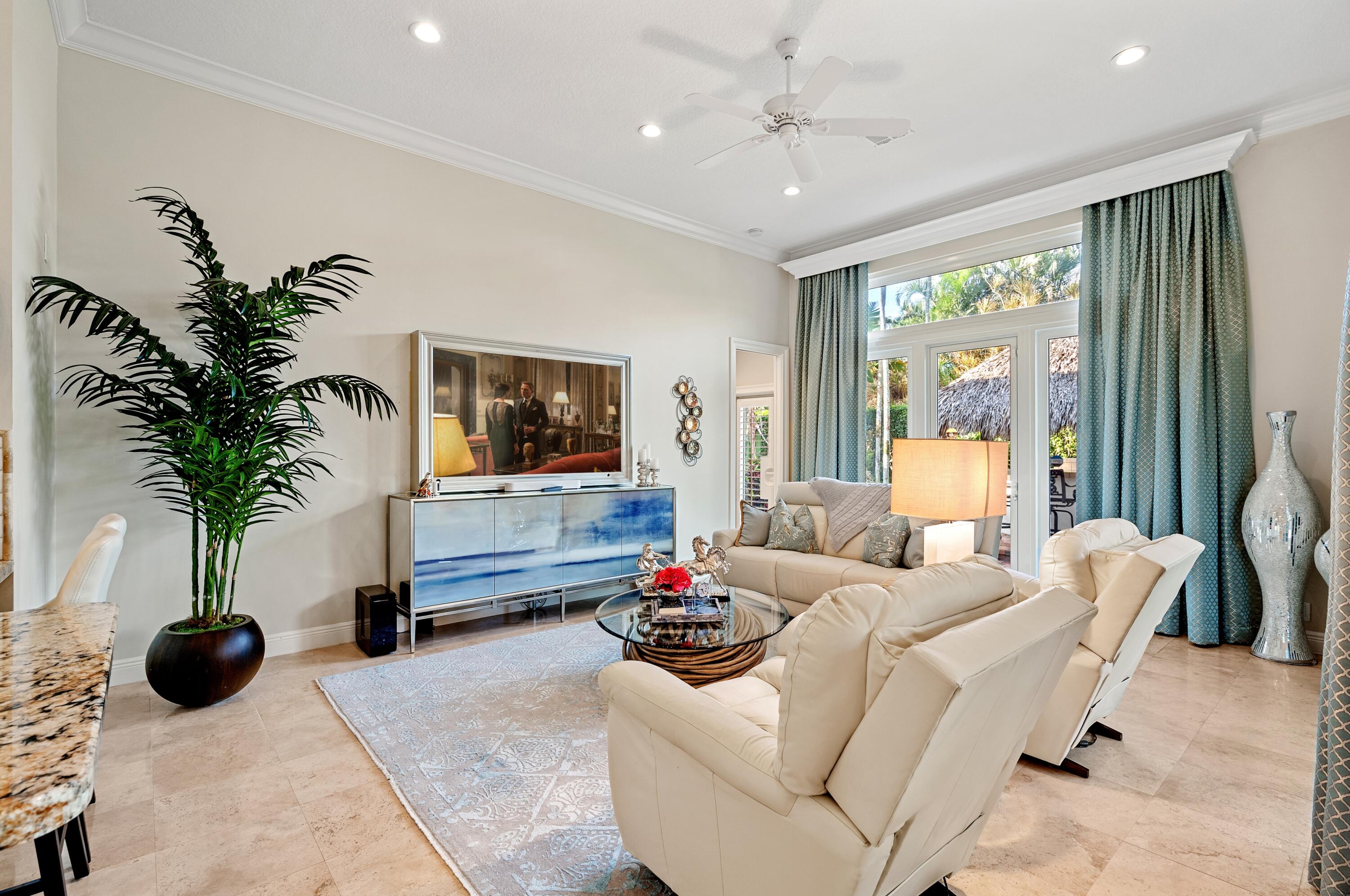 ROYAL PALM YACHT & COUNTRY CLUB - Residential