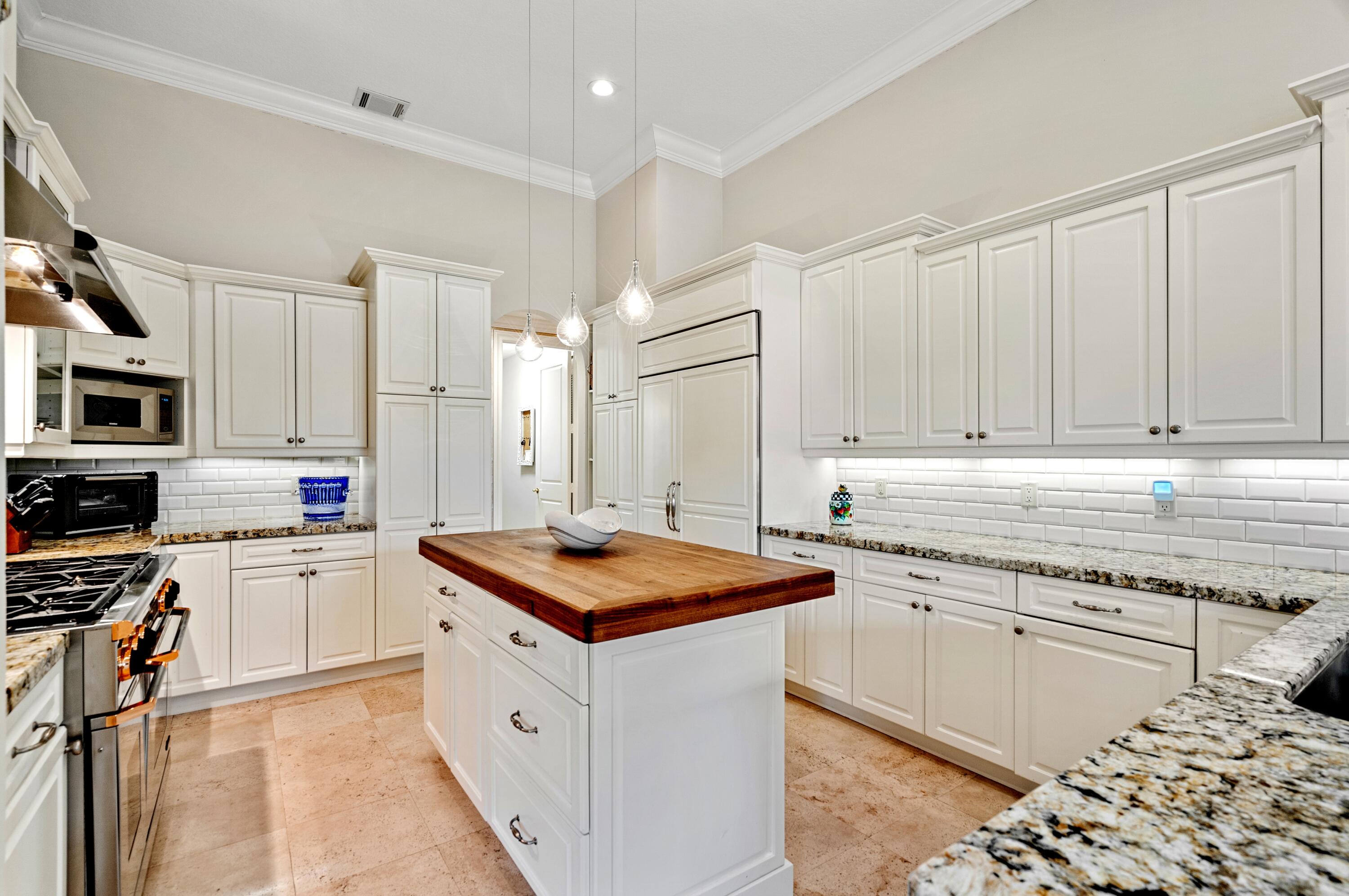 ROYAL PALM YACHT & COUNTRY CLUB - Residential