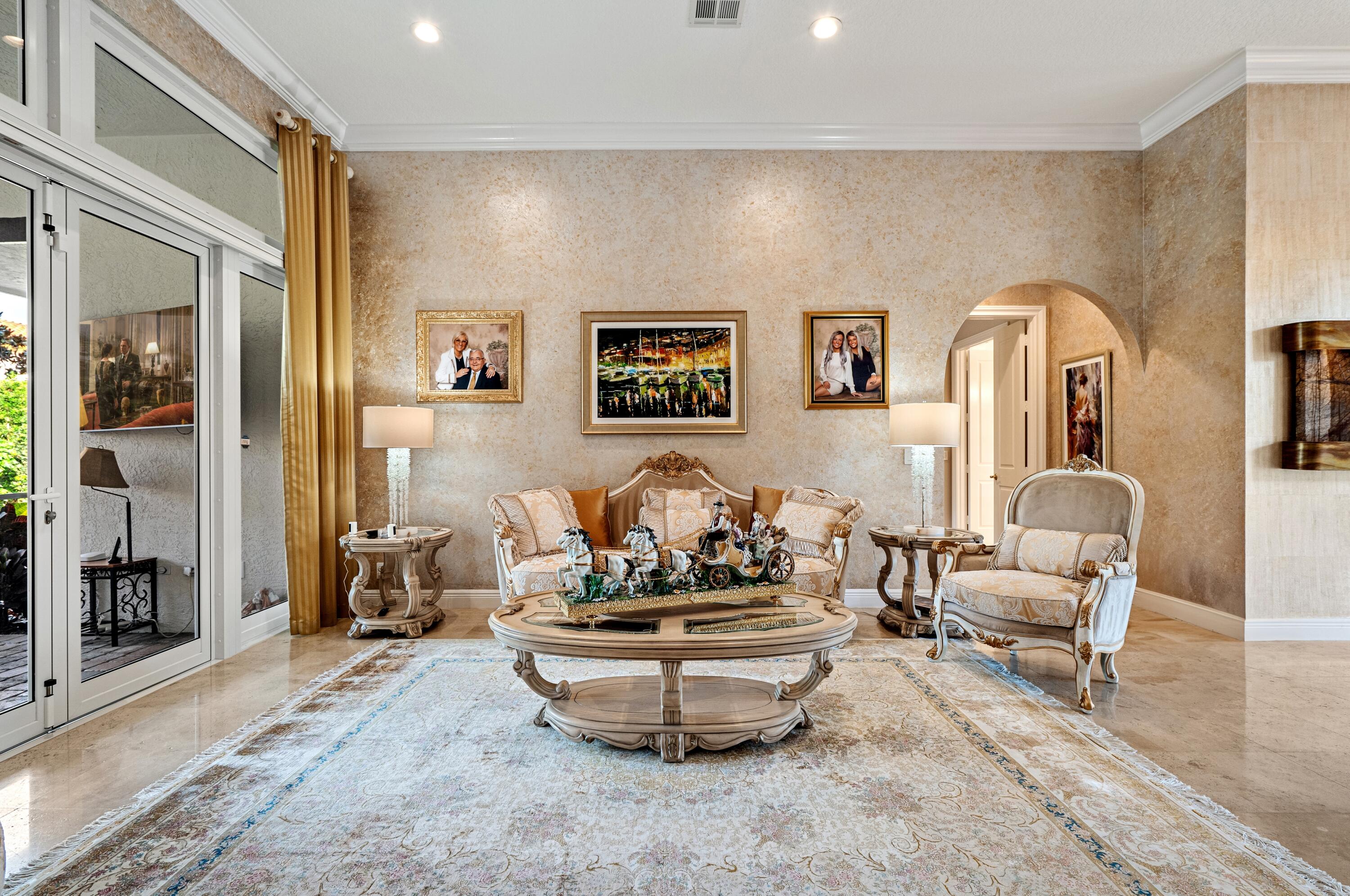 ROYAL PALM YACHT & COUNTRY CLUB - Residential