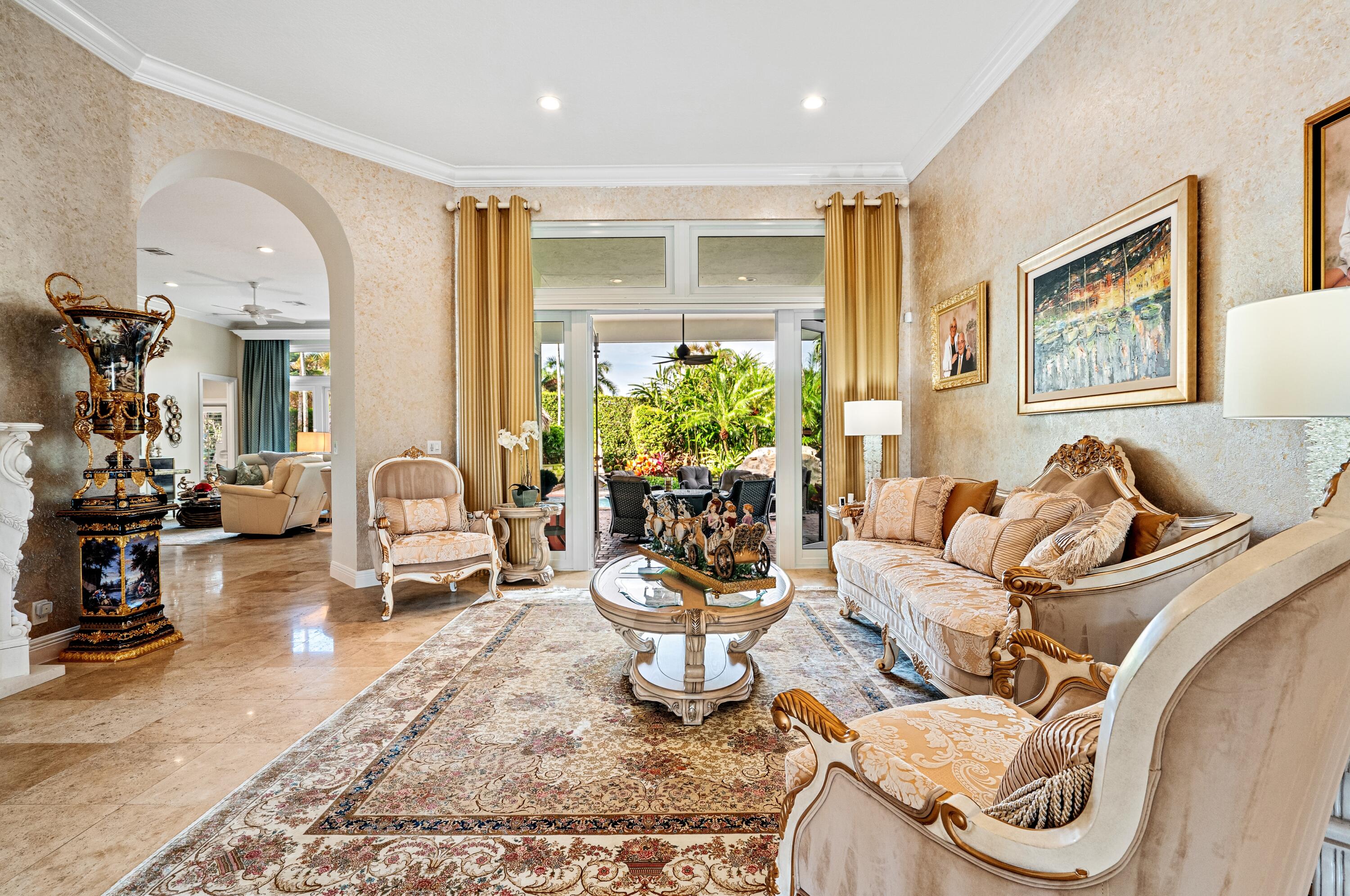 ROYAL PALM YACHT & COUNTRY CLUB - Residential