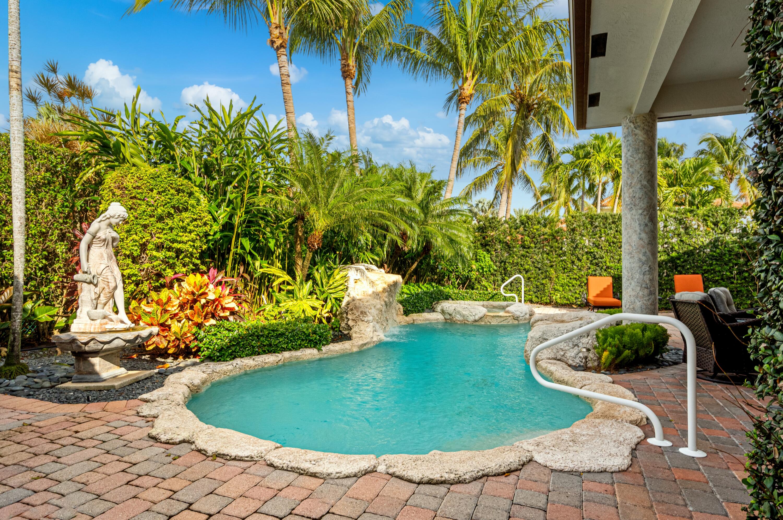 ROYAL PALM YACHT & COUNTRY CLUB - Residential