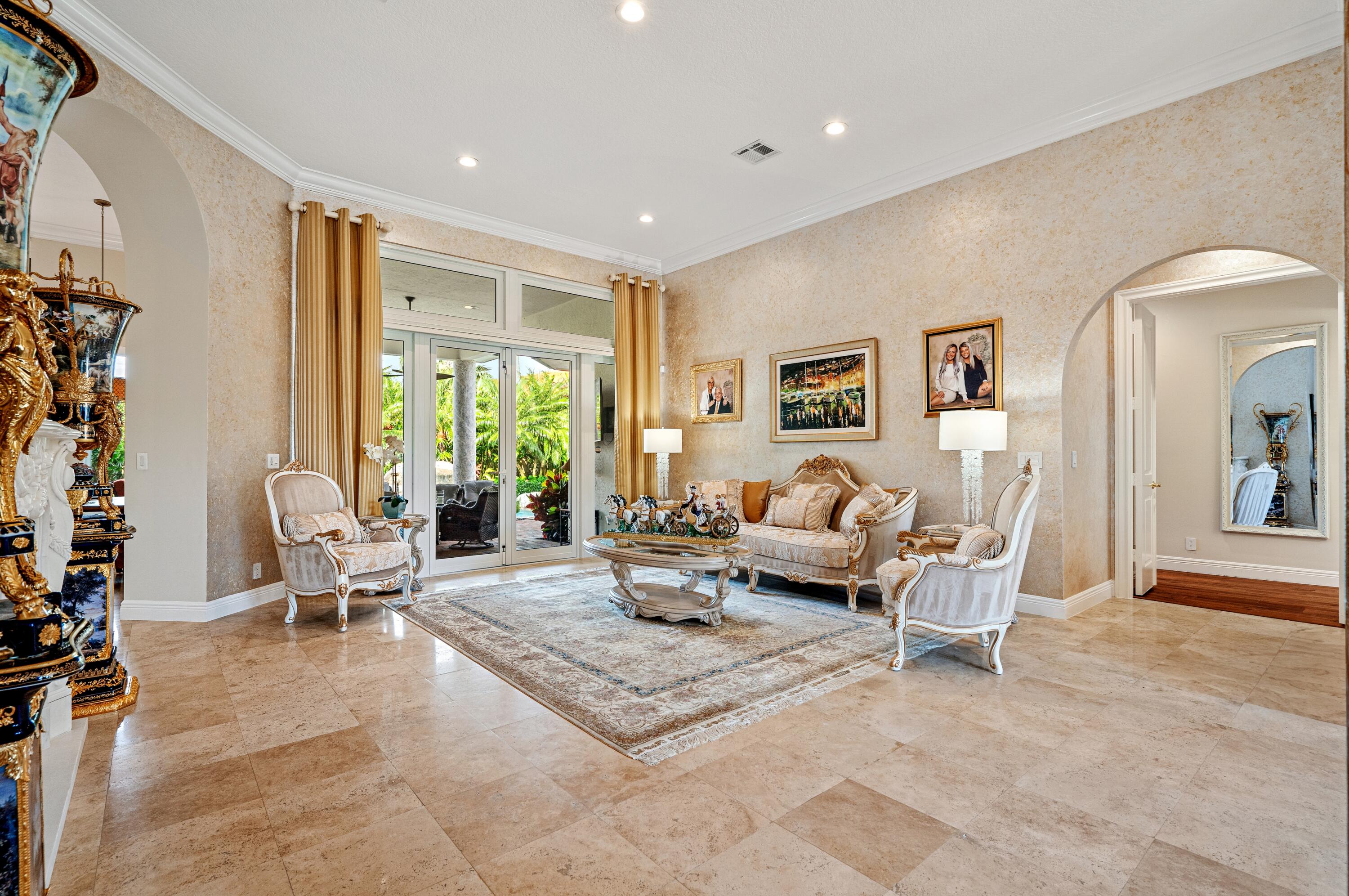 ROYAL PALM YACHT & COUNTRY CLUB - Residential