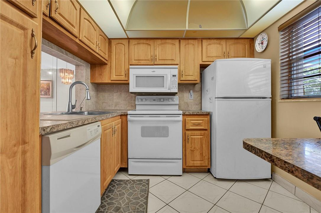 POINCIANA 5 OF PINE IS - Residential