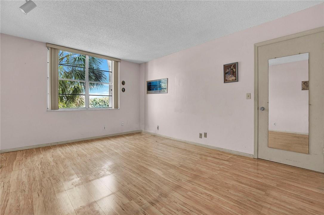 POINCIANA 5 OF PINE IS - Residential