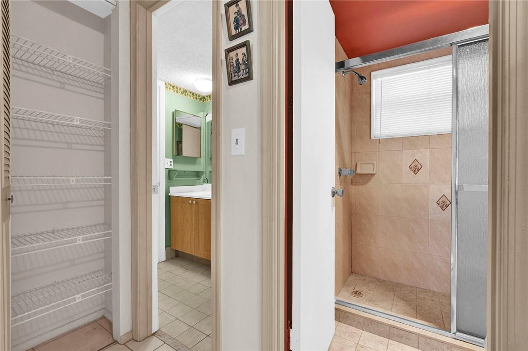 POINCIANA 5 OF PINE IS - Residential