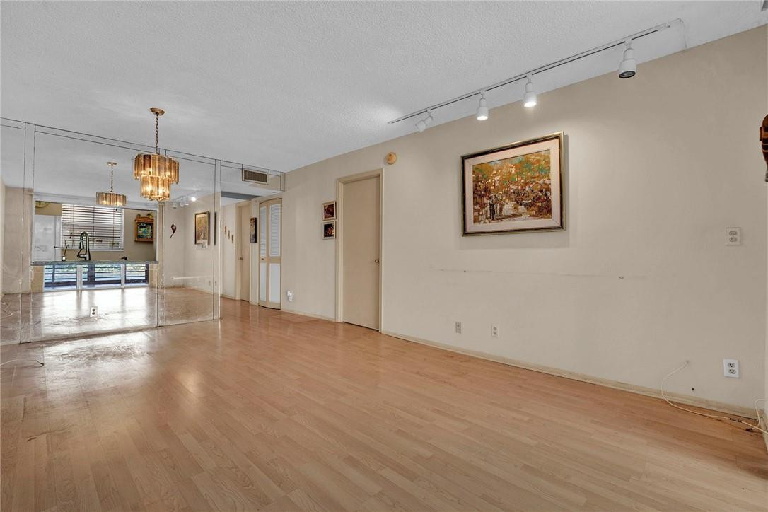 POINCIANA 5 OF PINE IS - Residential