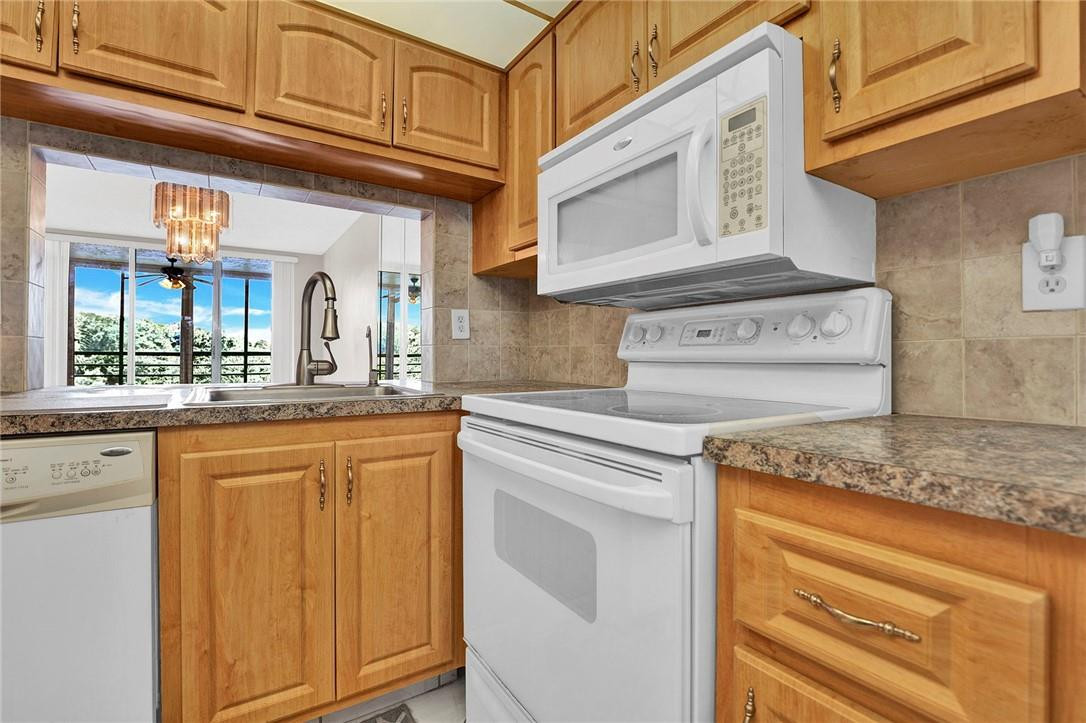 POINCIANA 5 OF PINE IS - Residential