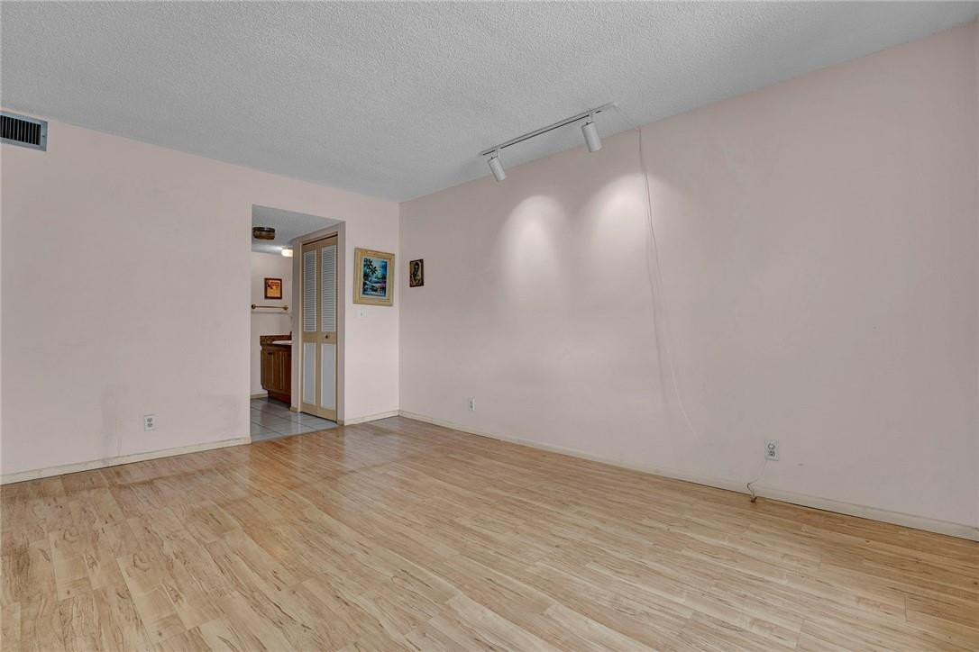 POINCIANA 5 OF PINE IS - Residential