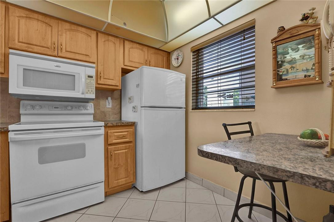 POINCIANA 5 OF PINE IS - Residential