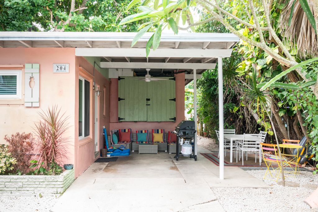 Photo of 204 Coral Road, Boynton Beach, FL 33435 (MLS # B26030330)