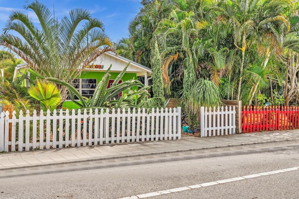 Photo of 408 N J Street, Lake Worth Beach, FL 33460 (MLS # F10554046)