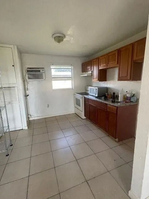 680 SW 6 Street SW Unit 1, Belle Glade, FL MLS: R11048914