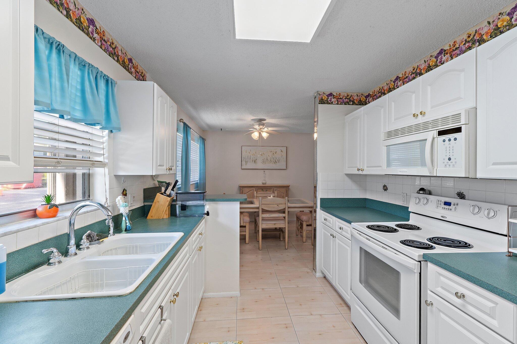 VISTA ST LUCIE BUILDINGS - Residential Lease