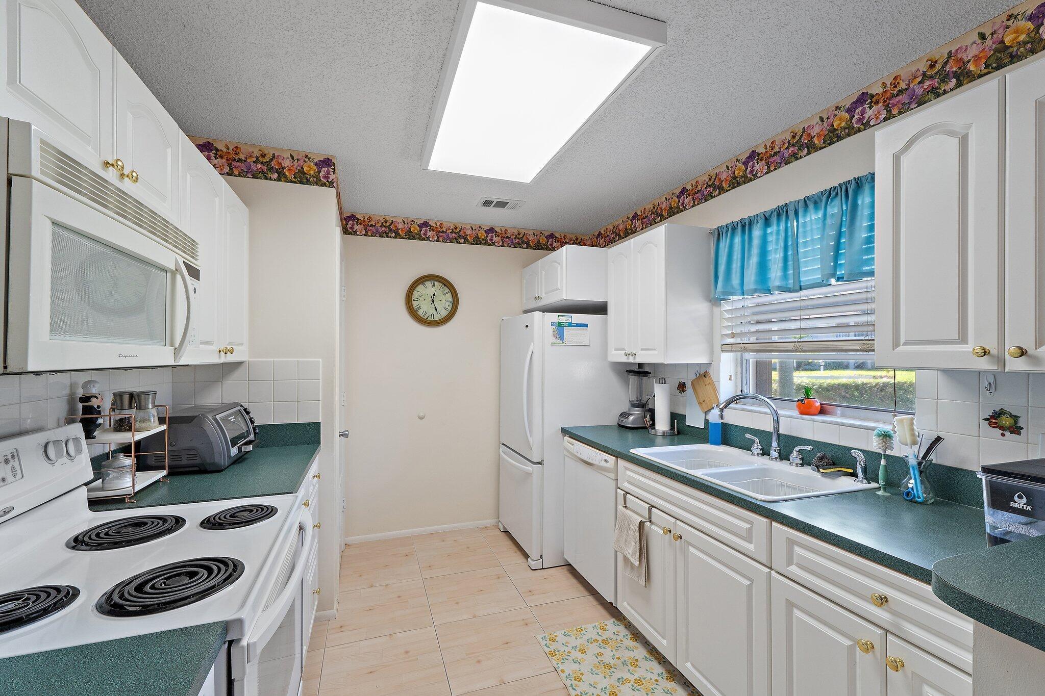 VISTA ST LUCIE BUILDINGS - Residential Lease