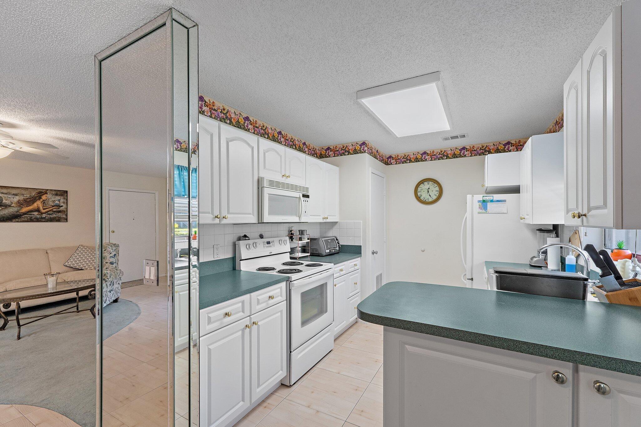 VISTA ST LUCIE BUILDINGS - Residential Lease