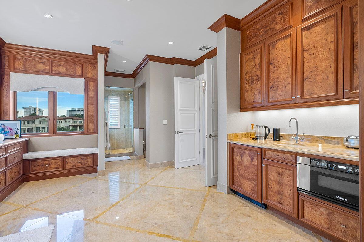 ROYAL PALM YACHT & COUNTR - Residential