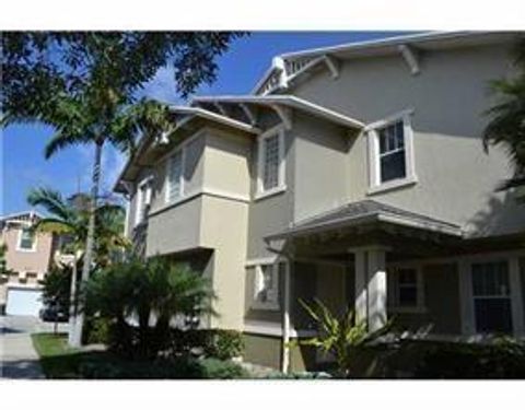 580 Pacific Grove Dr West Palm Beach FL 33401