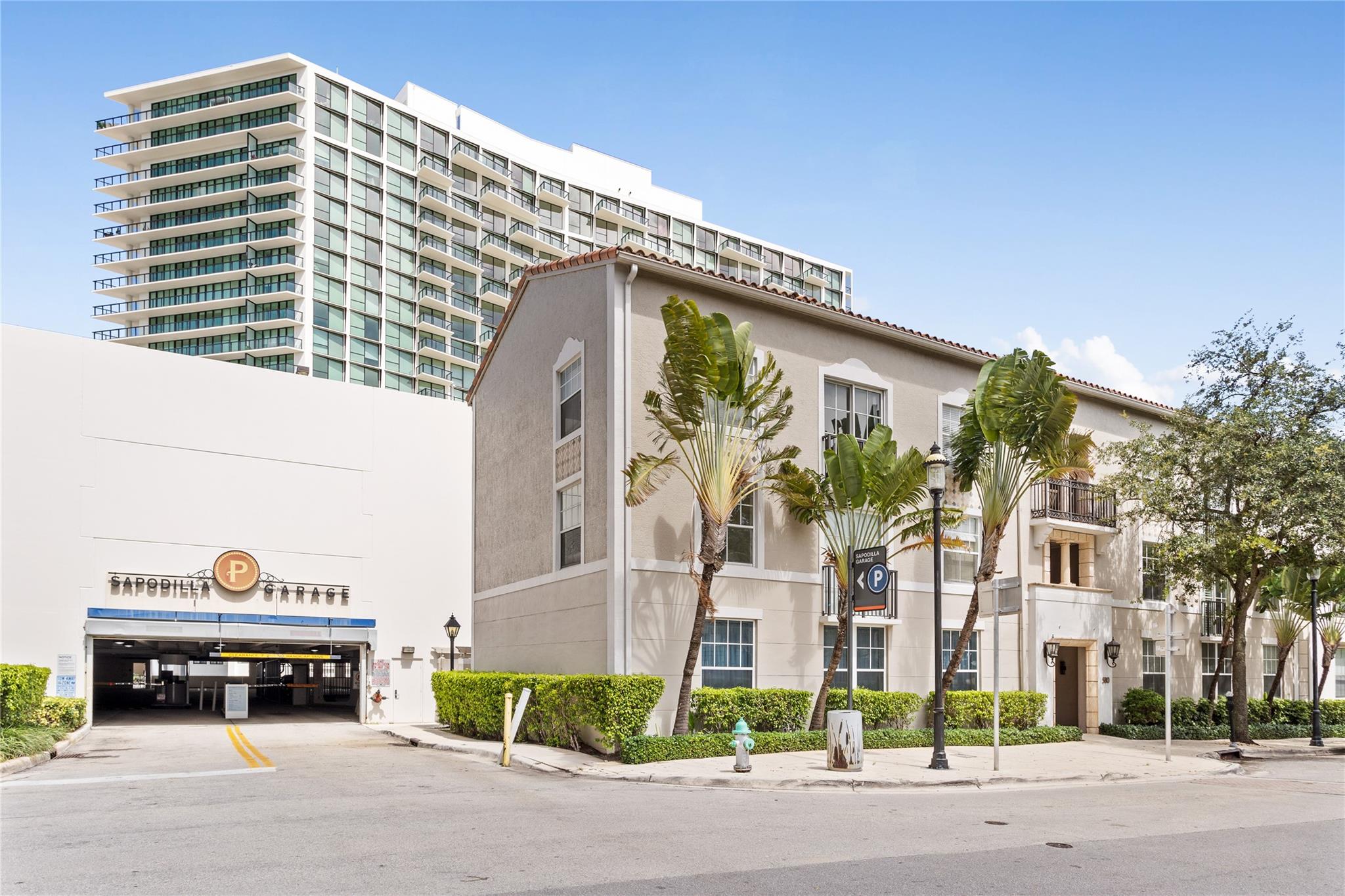 580 S Sapodilla Ave 308