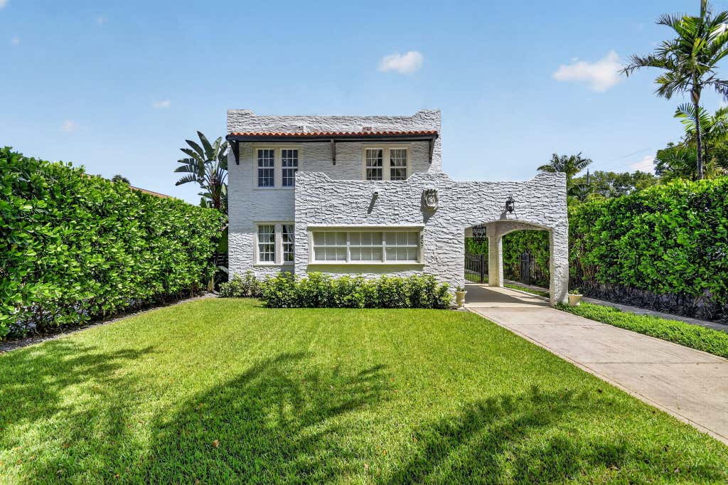 Photo of 807 Ardmore Road, West Palm Beach, FL 33401 (MLS # B26068227)