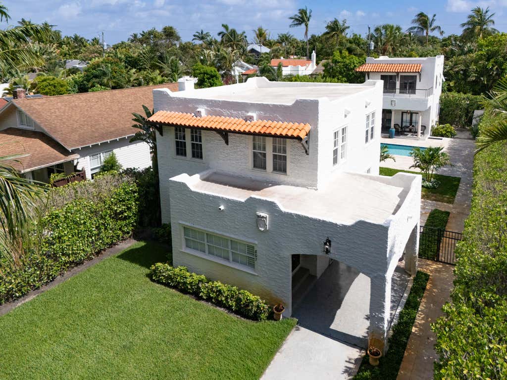 Photo of 807 Ardmore Road, West Palm Beach, FL 33401 (MLS # B26068227)