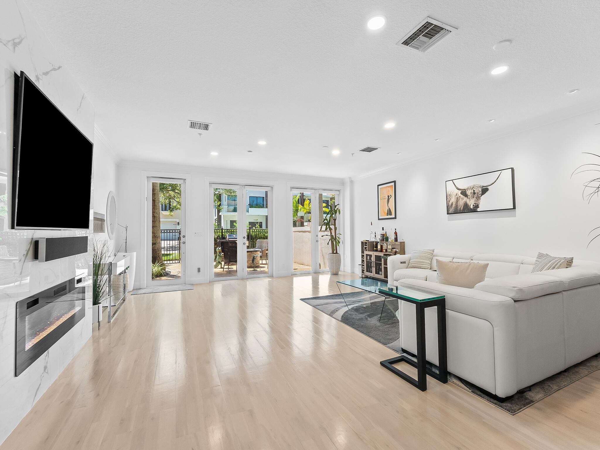 1806 NE 26th Avenue, Fort Lauderdale, FL, 33305/$1,625,000 2 1806 NE 26th Avenue