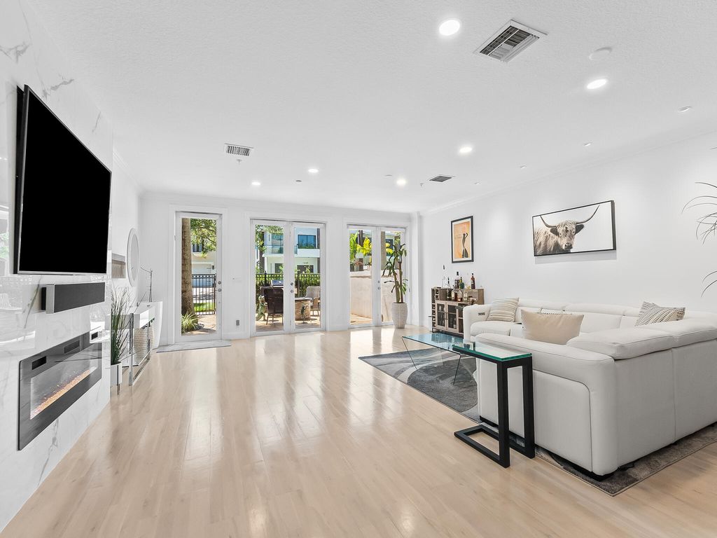 Photo of 1806 NE 26th Avenue, Fort Lauderdale, FL 33305 (MLS # B26033816)
