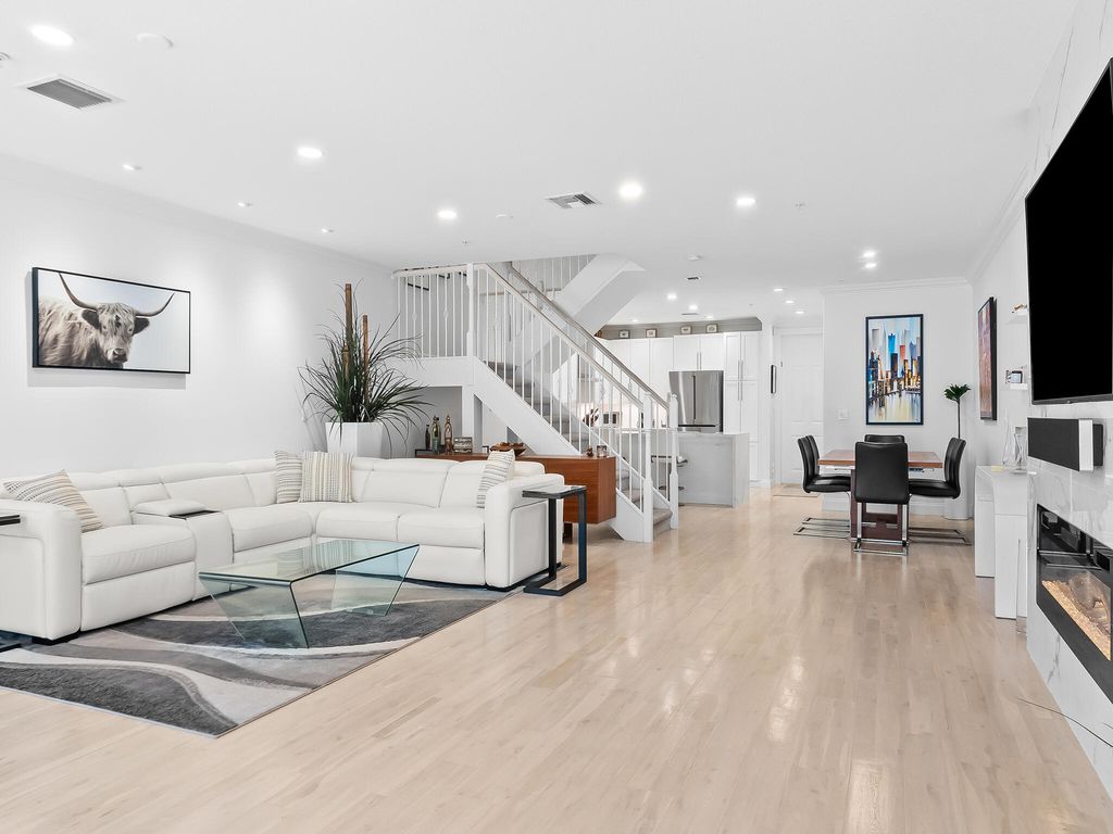 Photo of 1806 NE 26th Avenue, Fort Lauderdale, FL 33305 (MLS # B26033816)