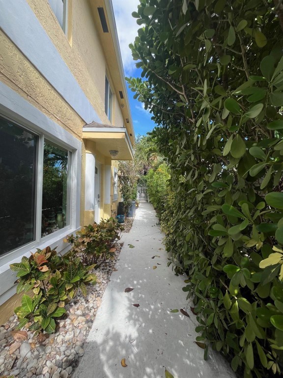 Deerfield Beach 4-4 B - Residential Lease
