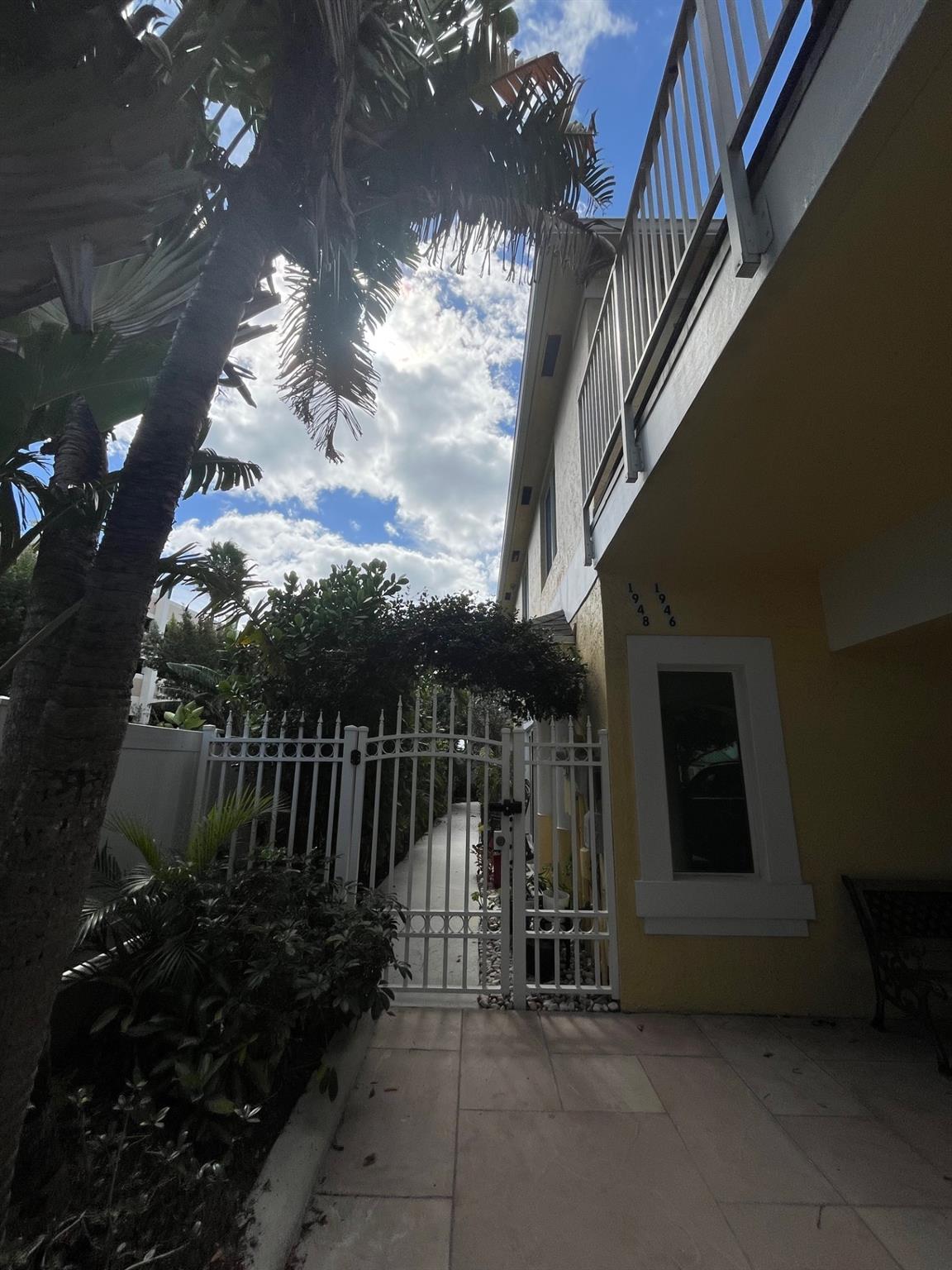 Deerfield Beach 4-4 B - Residential Lease