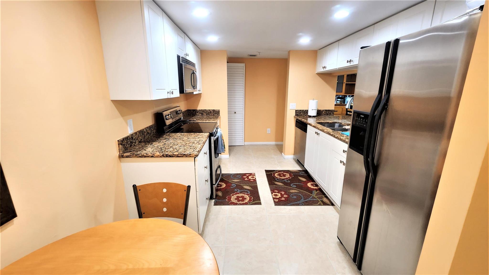 LAKESIDE CONDO - Residential Lease