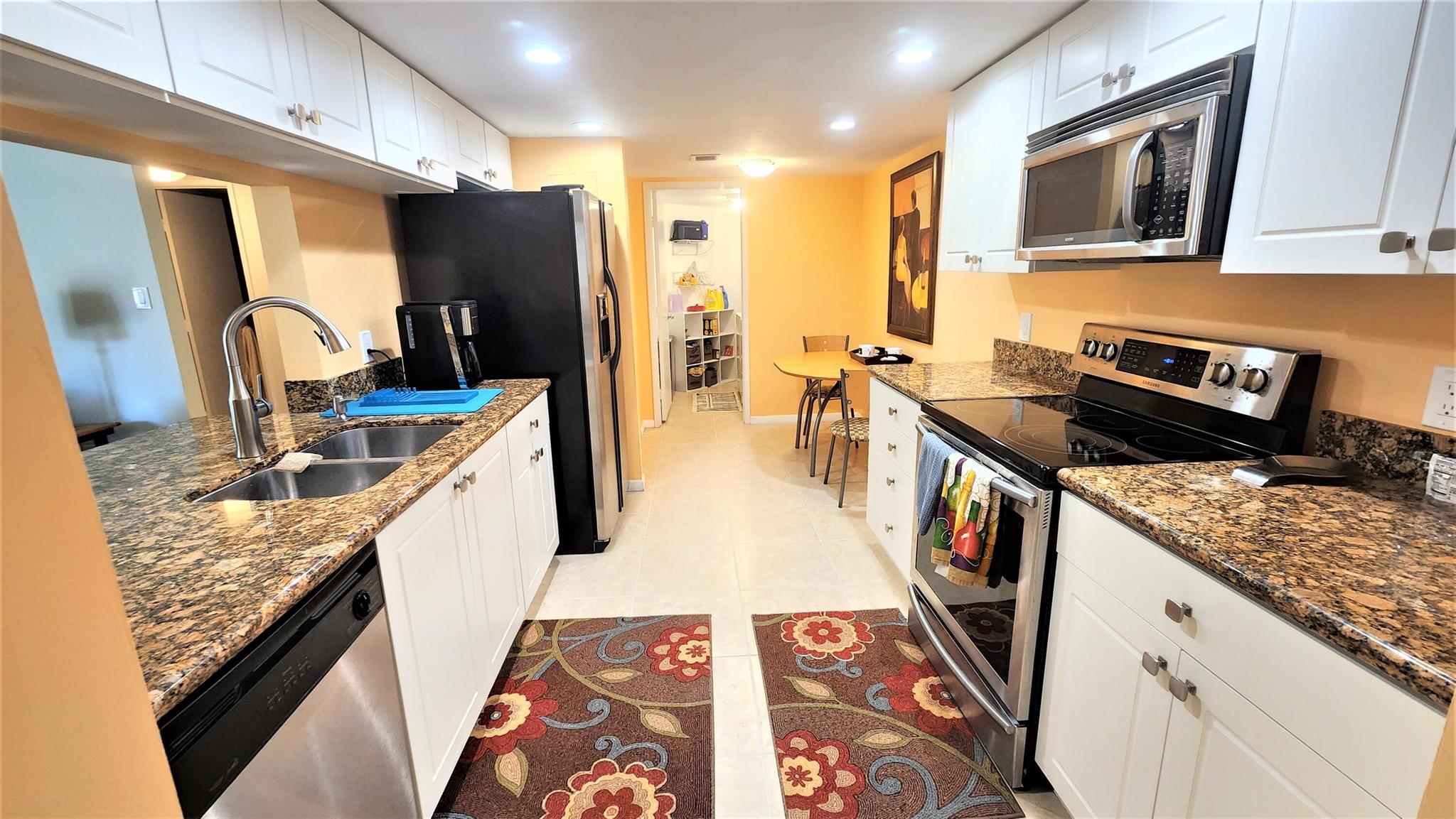 LAKESIDE CONDO - Residential Lease