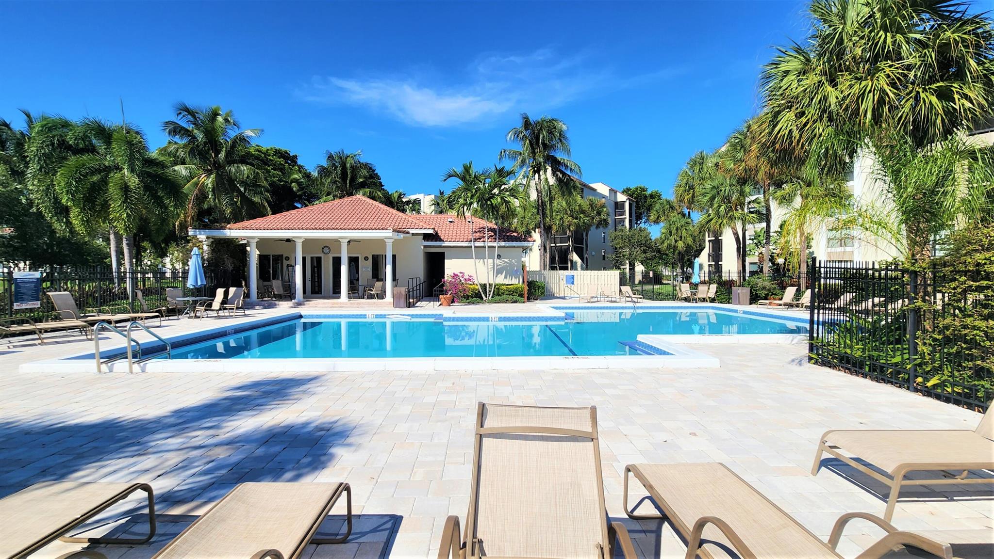 LAKESIDE CONDO - Residential Lease