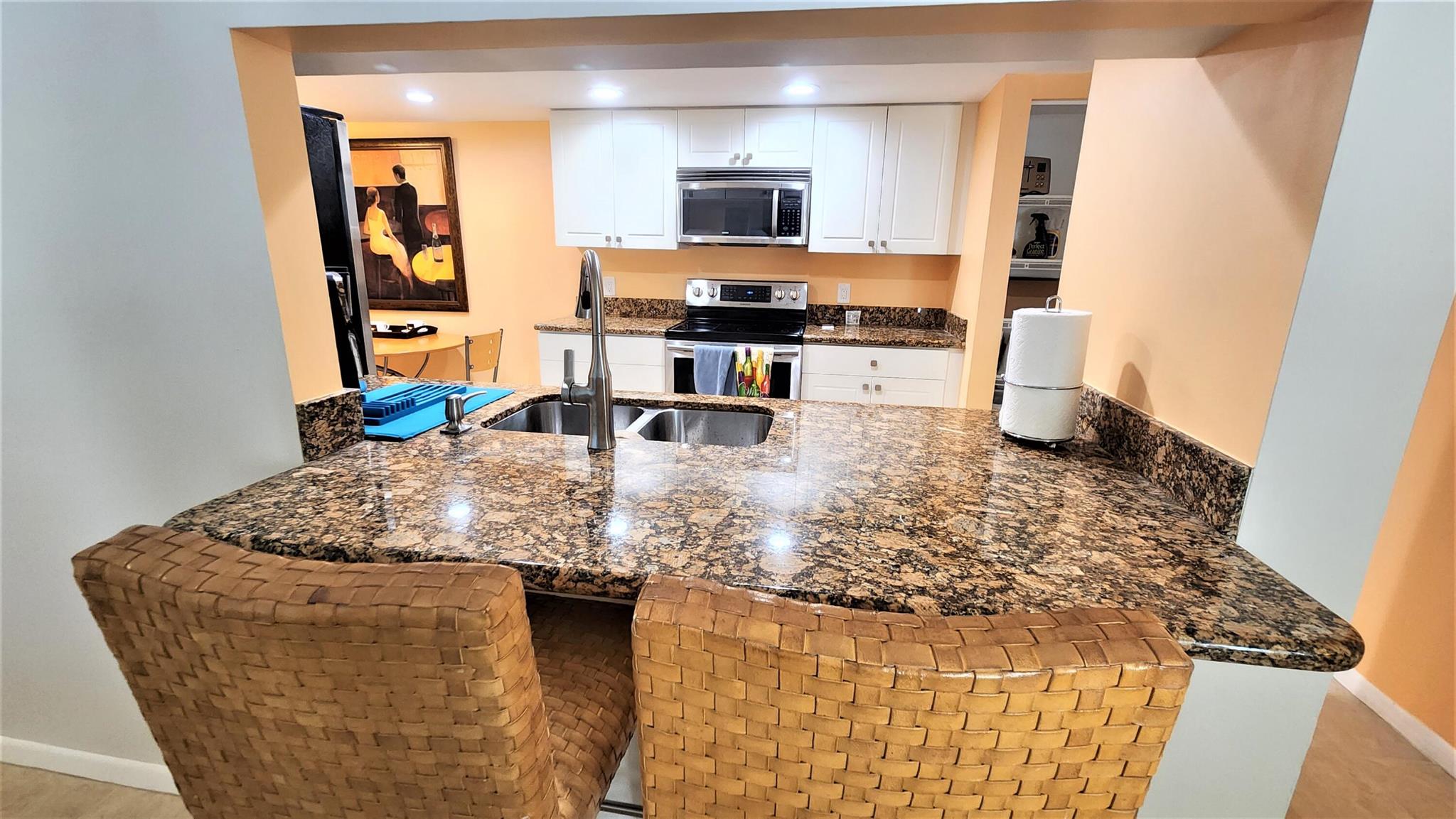 LAKESIDE CONDO - Residential Lease